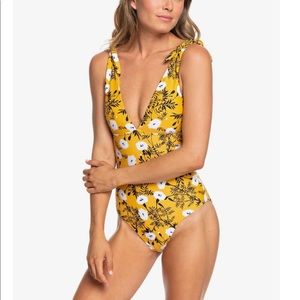 Roxy Women’s Wavy Soul Fashion One-Piece Swimsuit